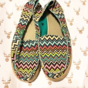 Sanuk Shoes - Sanuk zig zag slip-on! Sanuk Shoes - Sanuk zig zag slip-on!